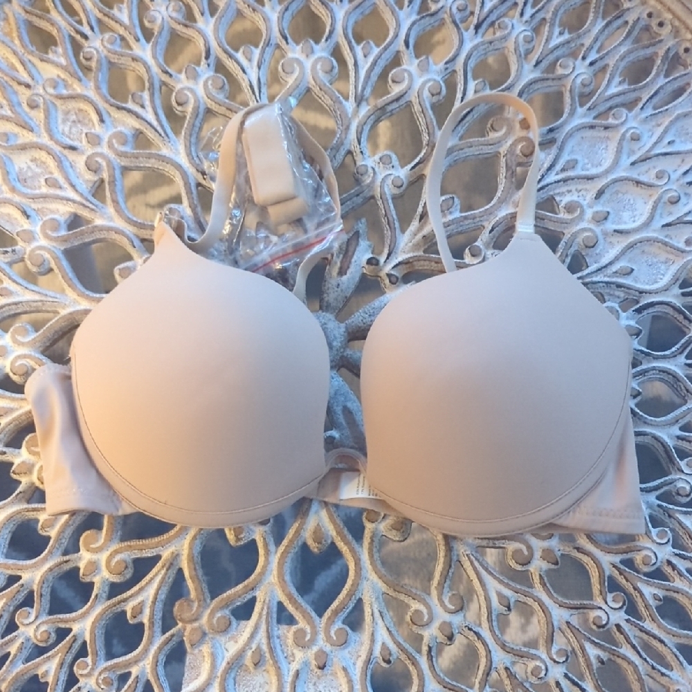 Elegant Cream Bra 80D EU 36D US With An Additional Strap.
